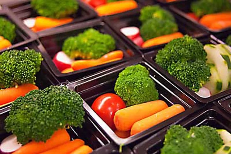 "Rightsized" fruit and vegetable meal portions are part of the new USDA strategies to increase students' consumption of healthier foods. (USDA photo)
