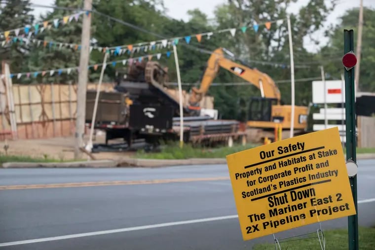 A homeownser's protest singagainst the Mariner East 2 pipeline along Pennell Road in Delaware County. For months, the county council had debated whether to commission a study analyzing the pipeline's risks to residents.