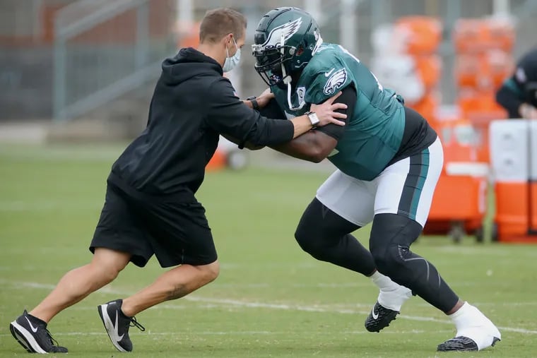 Eagles tackle Jason Peters (right) warms up during practice on Wednesday. He might return to the lineup Sunday.