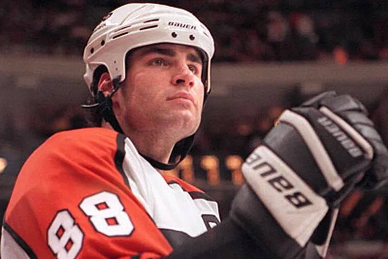 Center Eric Lindros will play for the Flyers in the Winter Classic alumni game on Saturday afternoon. (File photo)