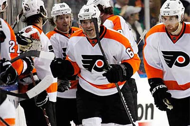 Jaromir Jagr (68) and the Flyers defeated the Sabres, 5-4, Wednesday night. (AP Photo / Derek Gee)