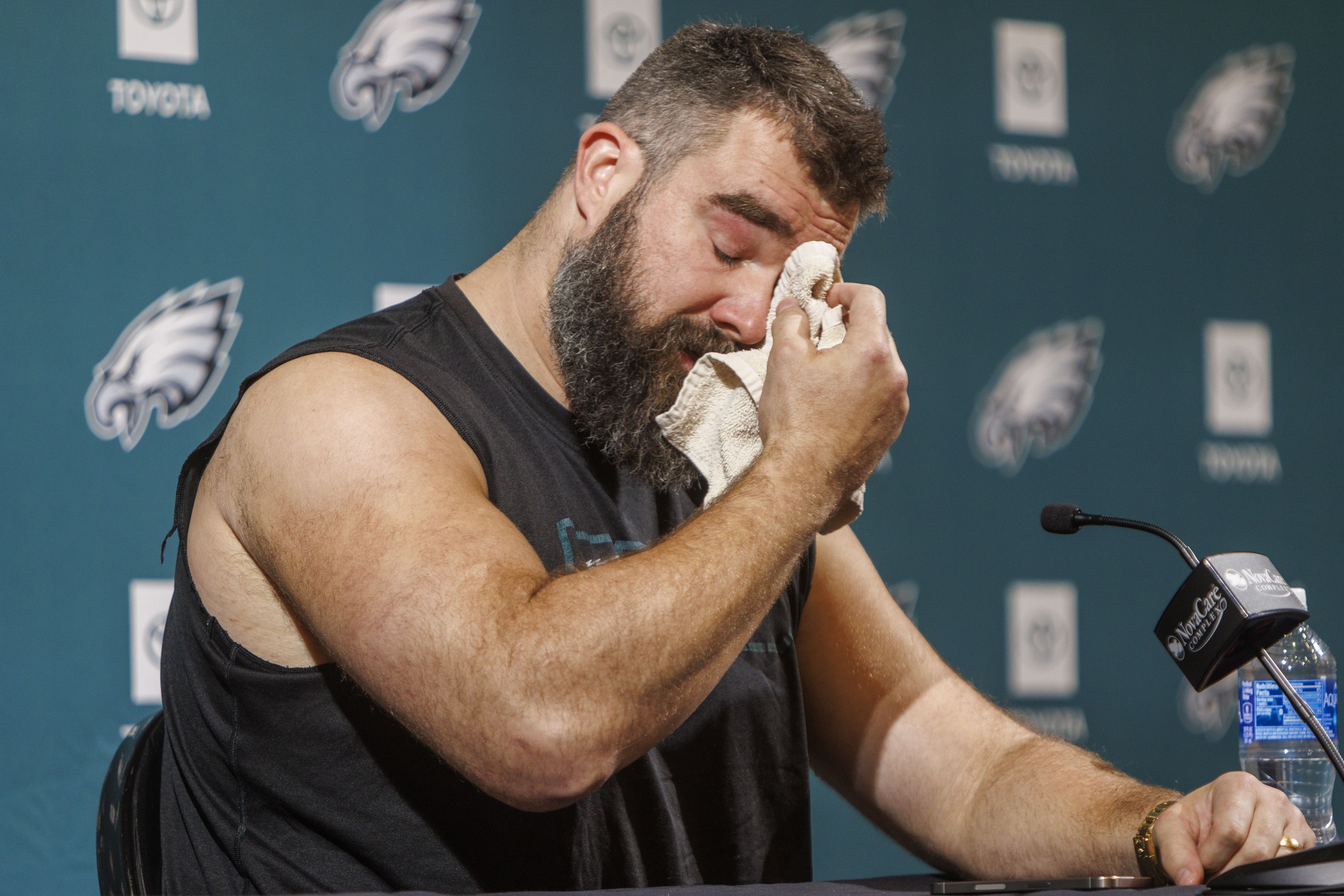 Jason Kelce ended his Eagles career with a speech that was completely him