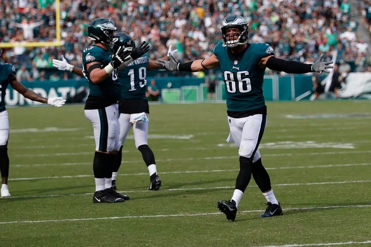 Eagles tight end Zach Ertz (86) reacts after his apparent touchdown catch on fourth down was negated by a penalty against his team on Sunday.
