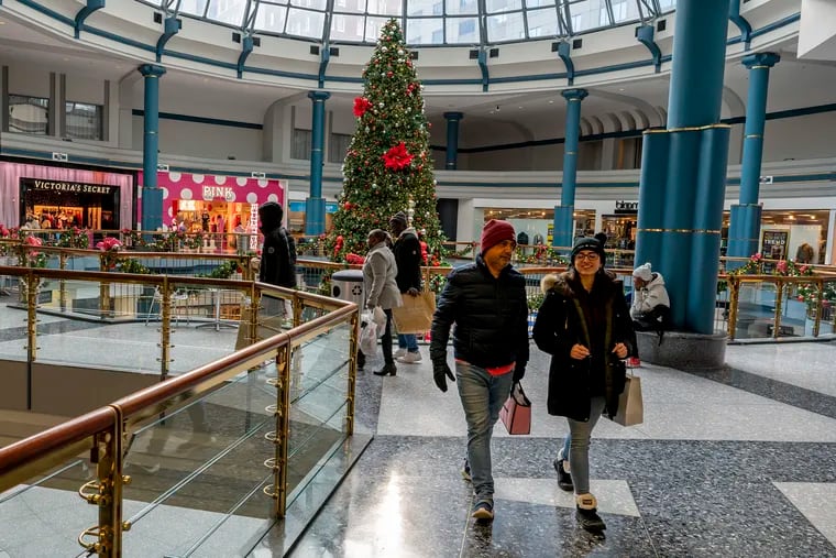 Christmas spending expected to rise despite money concerns