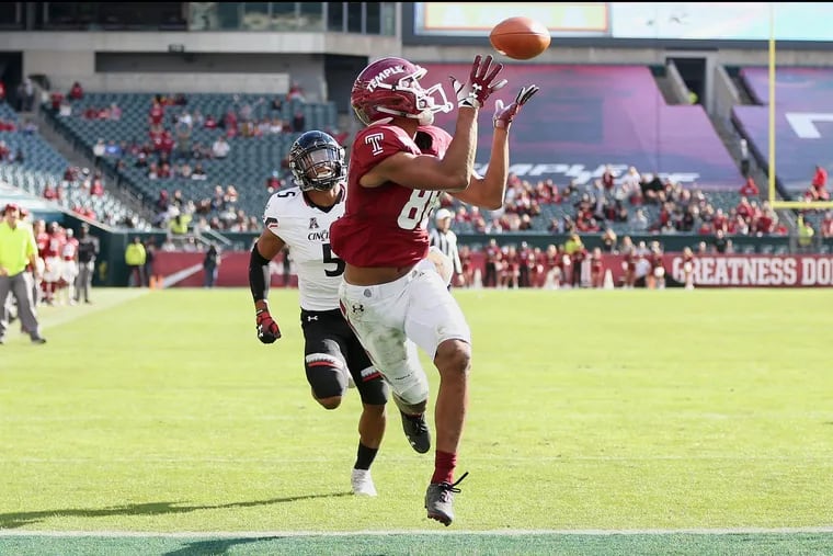 Temple wide receiver Branden Mack (88) catches a touchdown pass in front of Cincinnati safety Darrick Forrest (5) to tie the game in the fourth quarter at Lincoln Financial Field in South Philadelphia on Saturday, Oct. 20, 2018. Temple won 24-17 in overtime. TIM TAI / Staff Photographer