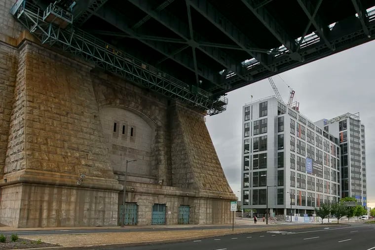 One Water Street, a 247-unit rental building designed by Varenhorst for PMC Property Group, is unimaginatively clad in metal panels. Its disappointing design is even more obvious next to Paul Philippe Cret's abutment of the Ben Franklin Bridge.