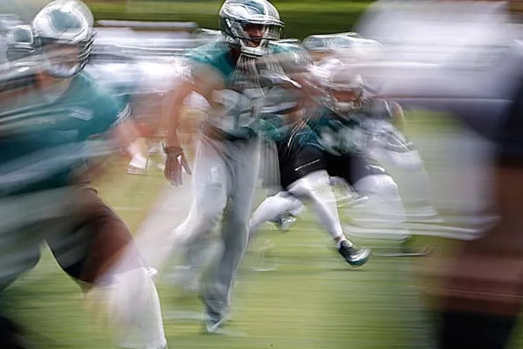 Eagles during practice. (David Maialetti/Staff Photographer)