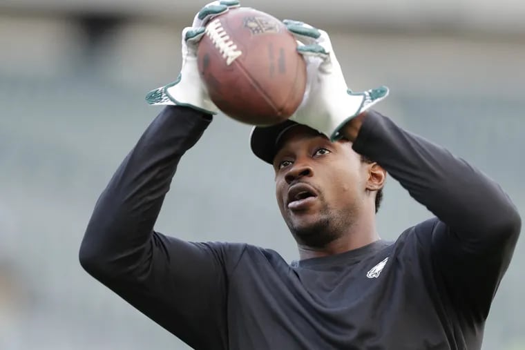 Eagles wide receiver Alshon Jeffery catches the football during warm-ups before the Eagles played the the New York Jets in a preseason game on Thursday, August 30, 2018. YONG KIM / Staff Photographer