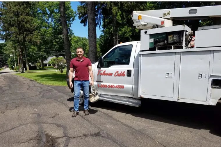 Tony Luna, a small-time cable operator, says in a court suit that Comcast Corp. contractors cut his cable lines in a Texas town, driving him out of business.