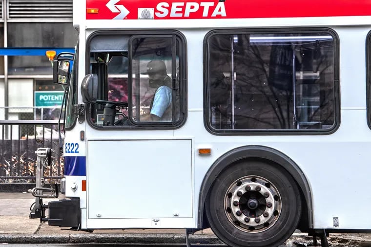 A SEPTA bus stops at the 5th and Market. Ridership is down, and SEPTA hopes a better map makes using the system easier.