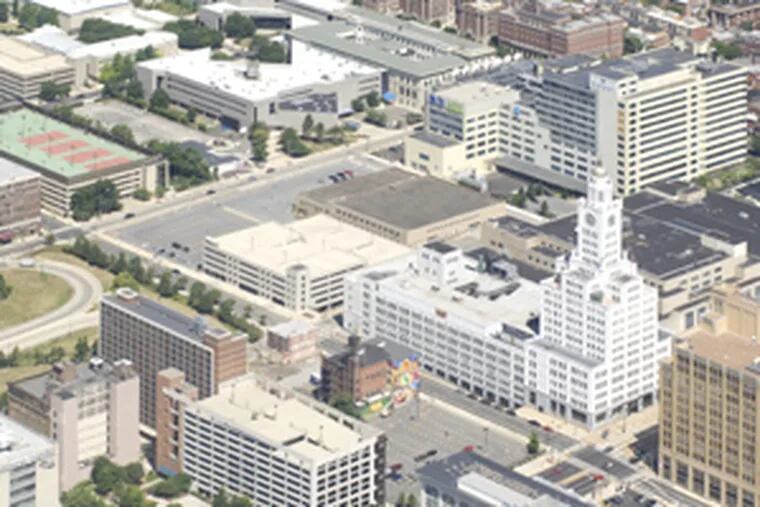 The Inquirer Building (right foreground) and surrounding area, on the northwest corner of Broad and Callowhill Streets.