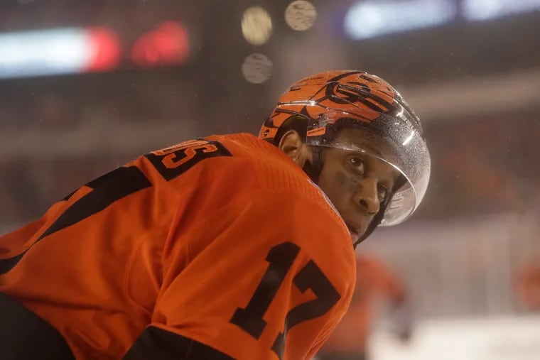 Flyers right wing Wayne Simmonds looks on during the 2019 Stadium Series in what would be his final game for the club.