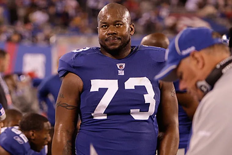 Former Eagle Shawn Andrews, now with the Giants, is having more back problems. (AP Photo/Seth Wenig)