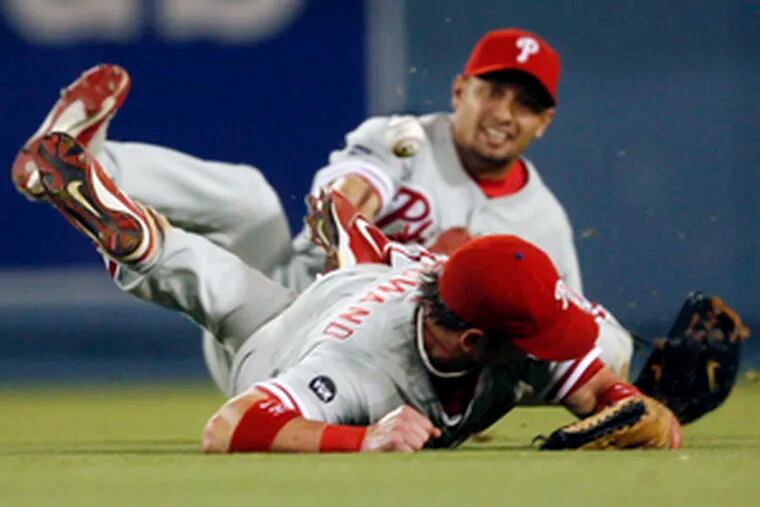 The ball bounces up out of the glove of Shane Victorino after near-collision with Aaron Rowand in Phillies&#0039; win last night.