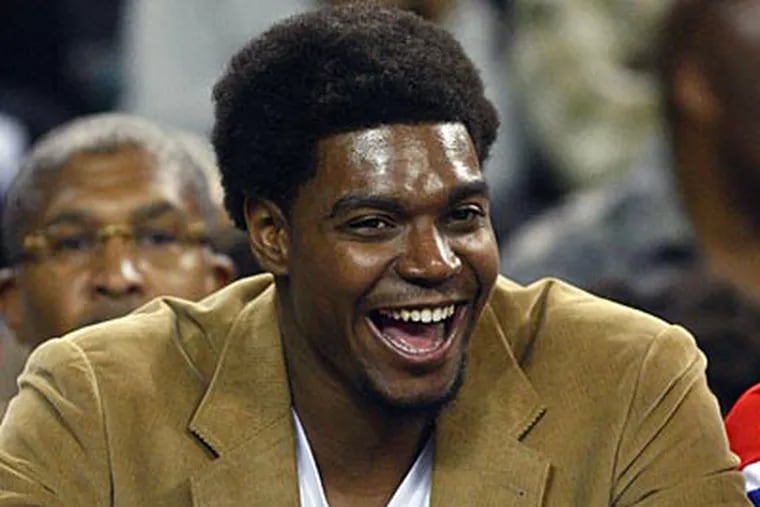 "Just look at it as lubrication for his knees," Andrew Bynum's agent said of the injection that Bynum will receive. (Rich Schultz/AP)