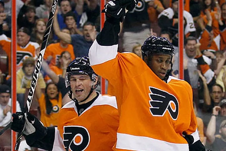 Wayne Simmonds (right) has been given real responsibility by the Flyers. (Yong Kim/Staff Photographer)