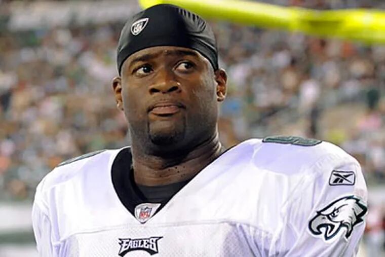 Vince Young left Thursday's Eagles game with a right hamstring injury, the Eagles said. (Bill Kostroun/AP)