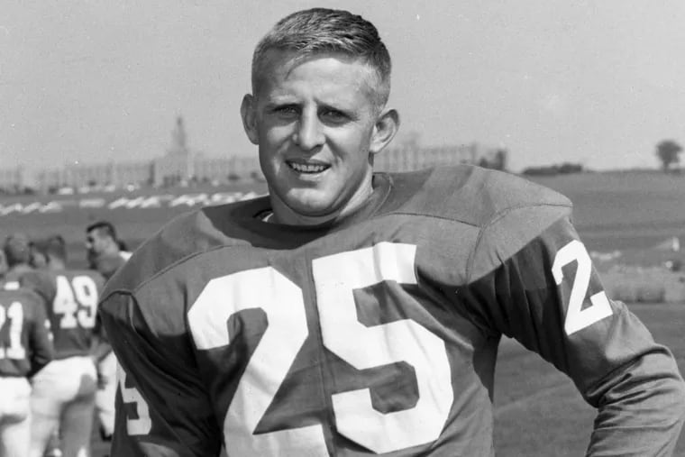 Receiver Tommy McDonald was  a star on the 1960 Eagle title team.