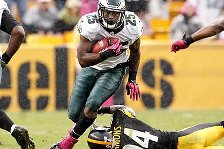 LeSean McCoy had 16 carries for 53 yards and four catches for 27 yards and a touchdown on Sunday. (Ron Cortes/Staff Photographer)