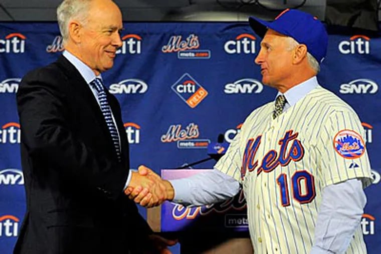 Mets GM Sandy Alderson, left, shakes hands with new manager Terry Collins in  November. (AP file photo)