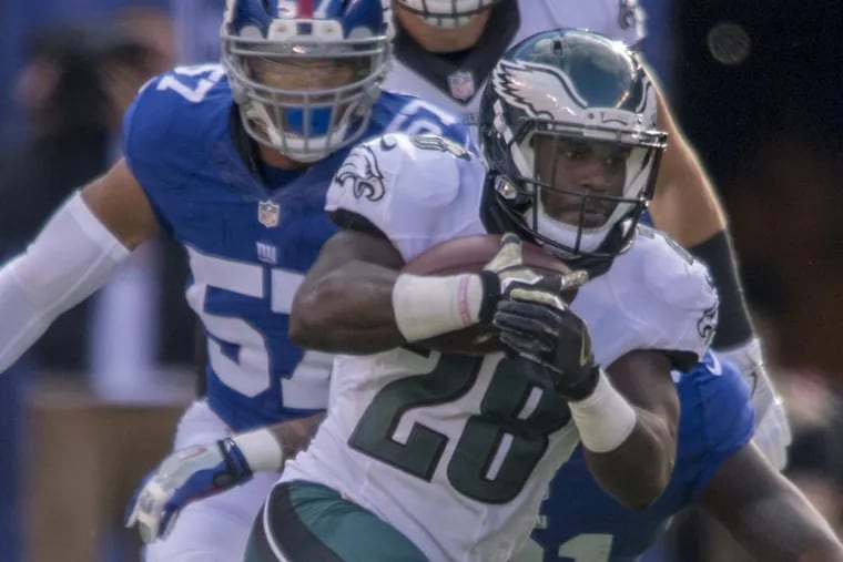 Eagles running back Wendell Smallwood cuts upfield against the Giants last November.