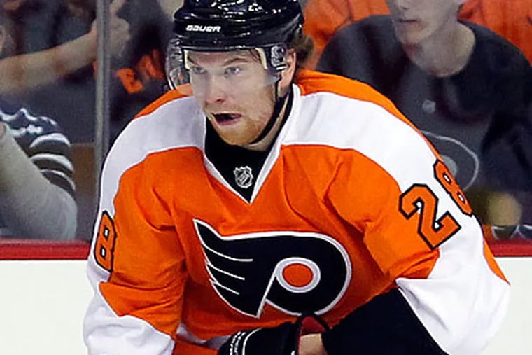 Claude Giroux signed a three-year deal Monday that will pay him $11.25 million. (Yong Kim/Staff file photo)