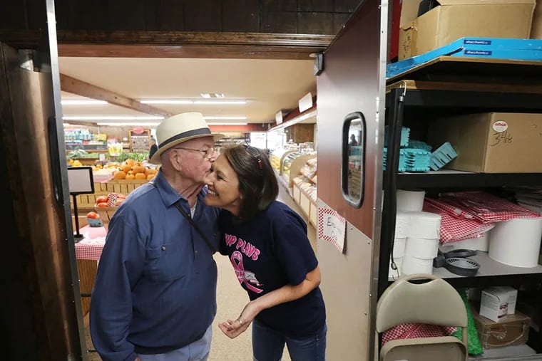 Axel Bergenstjerna, 94, kisses Ruth Ann Duffield, David Duffield Sr.'s daughter-in-law, at Duffield's Farm Market on Wednesday, Sept. 16, 2015. (DAVID SWANSON/Staff Photographer)