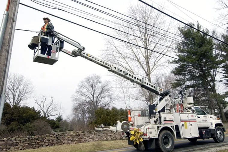 Aerial fiber-optic high-speed cable being installed in Ambler. A company rep called the complaint a
“bargaining gimmick.” (MIKE MERGEN/Bloomberg)
