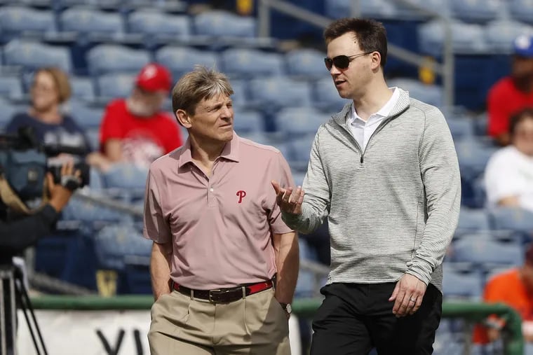 Phillies' owner John Middleton, left, talks with GM Matt Klentak, right, during spring training in 2017. DAVID MAIALETTI / Staff Photographer