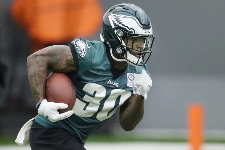 Corey Clement saw his carries decline after Jay Ajayi joined the Eagles midway through the 2017 season. He’s trying to adapt and change that trend.