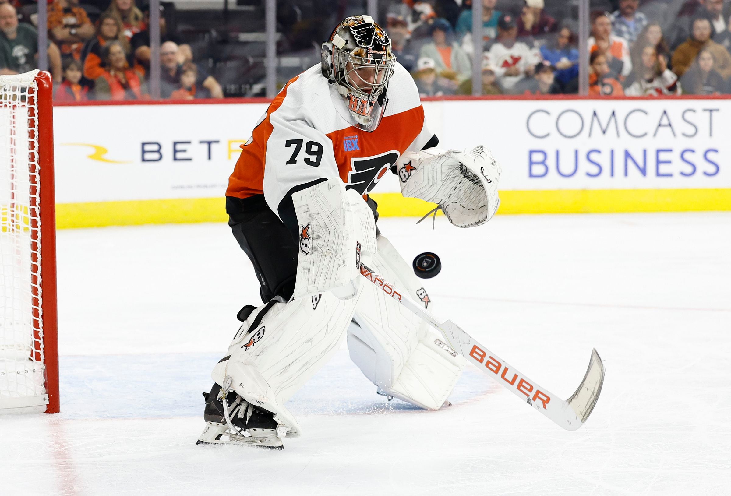 Poised Carter Hart at his best in Flyers' Game 1 win over Canadiens – The  Morning Call