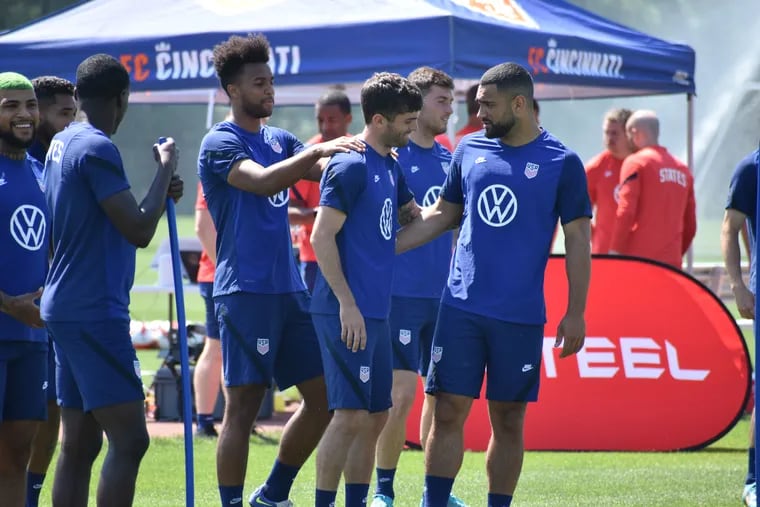 Christian Pulisic (center) enjoys a lighthearted moment with U.S. national team colleagues including Erik Palmer-Brown (to his left) and Cameron Carter-Vickers (to his right) during the team's practice on May 31.