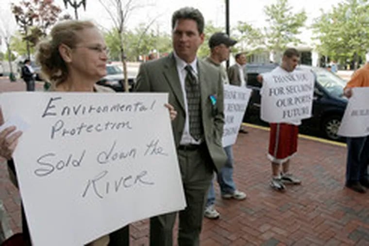 The deal brought protests from Sharon Finlayson (left) of the New Jersey Environmental Federation and Tim Dillingham (second from left) of the American Littoral Society and support from, at right, the International Brotherhood of Electrical Workers Union and International Longshoremen&#0039;s Association.