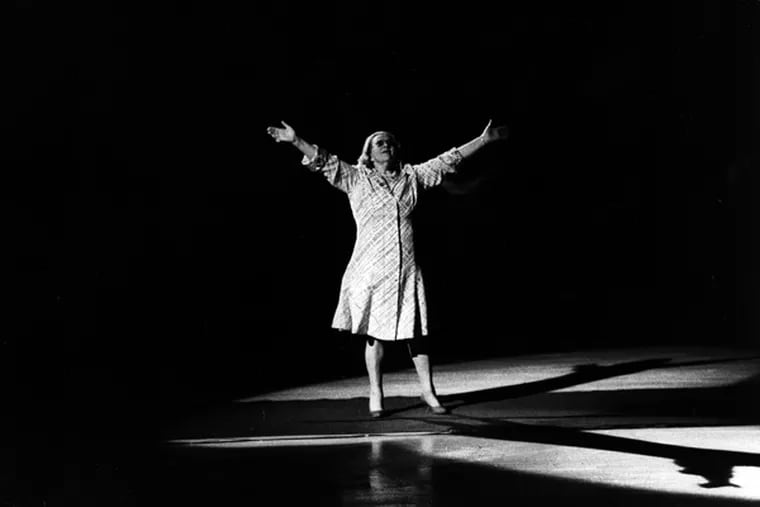 Kate Smith sings "God Bless America" before the May 19, 1974, Philadelphia Flyers game against the Bruins when they won their first Stanley Cup. (Inquirer Collection)