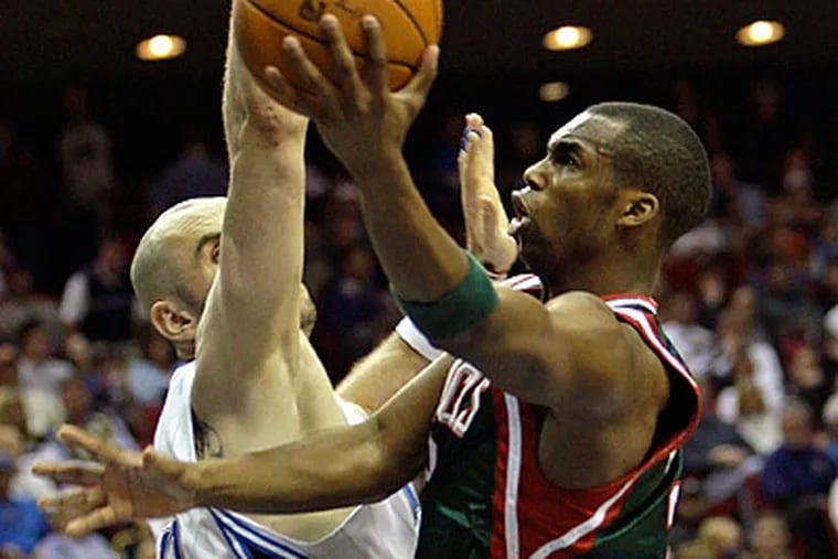 The 76ers see potential in shooting guard Jodie Meeks. (John Raoux/AP file photo)