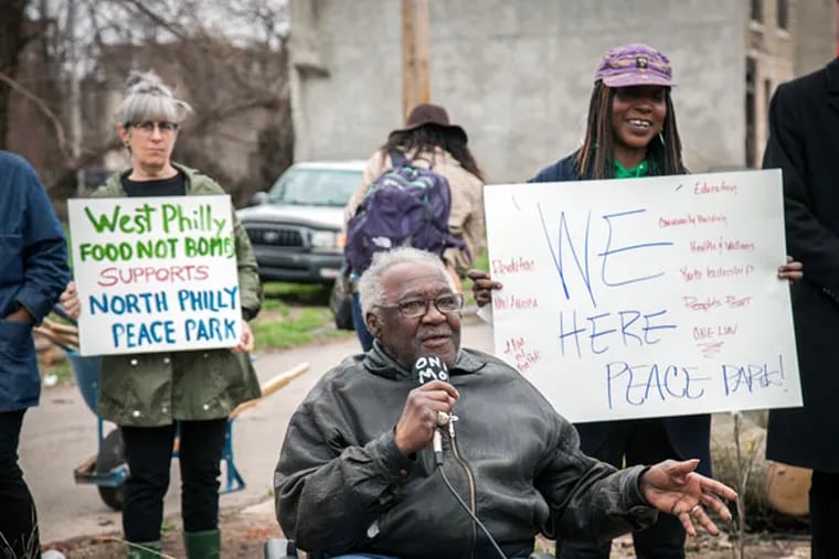 Leroy Smith addresses the crowd in support of the Peace Park. (EMILY COHEN / FOR THE DAILY NEWS)