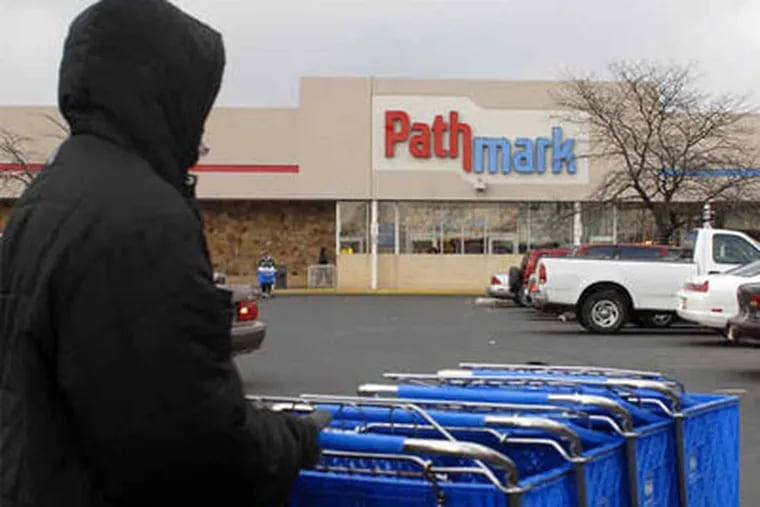 Union and company officials met with workers in at least 10 Pathmark and Super Fresh grocery stores in southern New Jersey and southeastern Pennsylvania this morning to announce the closings. (File photo: Tom Gralish / Staff Photographer)