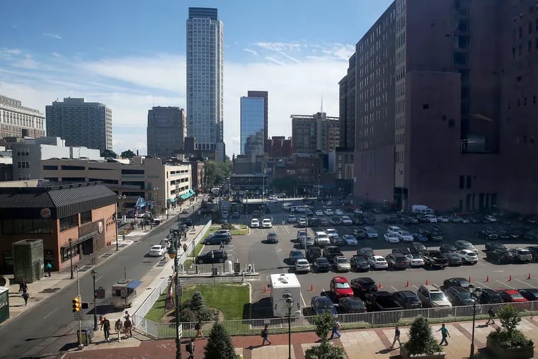 The parking lots at Eighth and Market streets (foreground) in Center City. A co-owner of the lot has a deal to buy the adjacent, Philadelphia Parking Authority-owned lot at Eighth and Chestnut streets (rear), and is talking about a hotel, offices and shopping there.