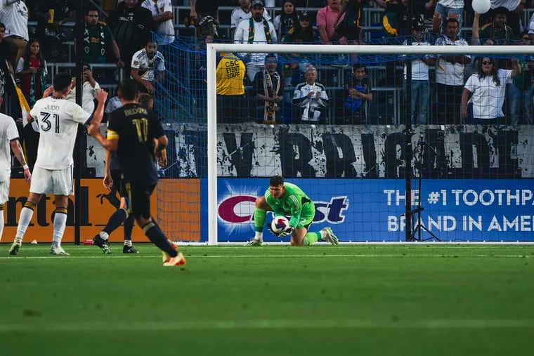 Joe Bendik (center) gave up some bad goals in the Union's 3-1 loss at the Los Angeles Galaxy on Saturday.