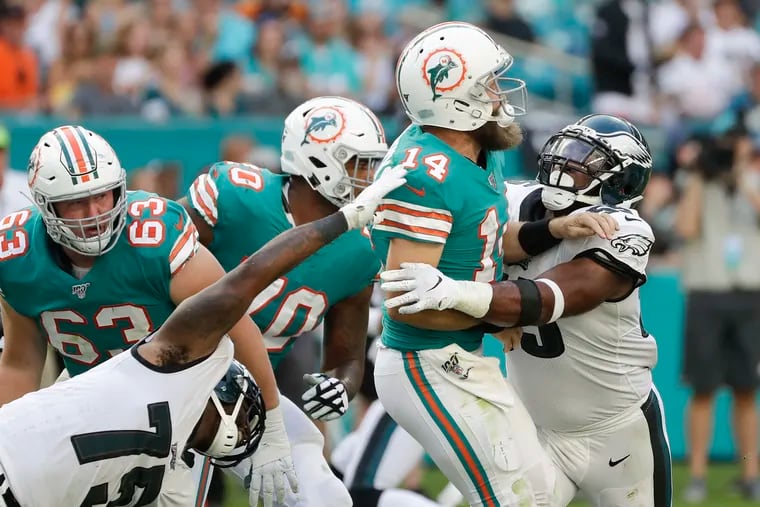 Eagles defensive ends Vinny Curry and Brandon Graham go after Miami Dolphins quarterback Ryan Fitzpatrick on Sunday.
