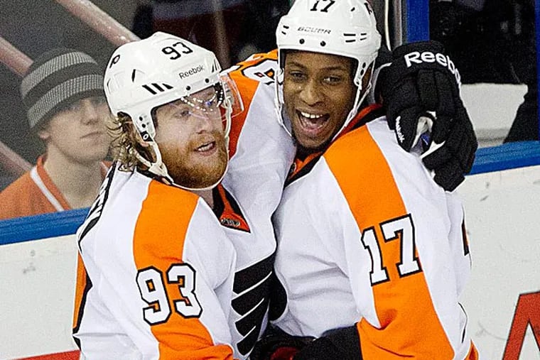 The Flyers' Wayne Simmonds and Jakub Voracek. (Jason Franson/The Canadian Press/AP)