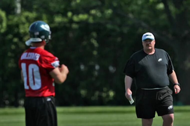 Coach Andy Reid watches QB Kelly Holcomb during minicamp.