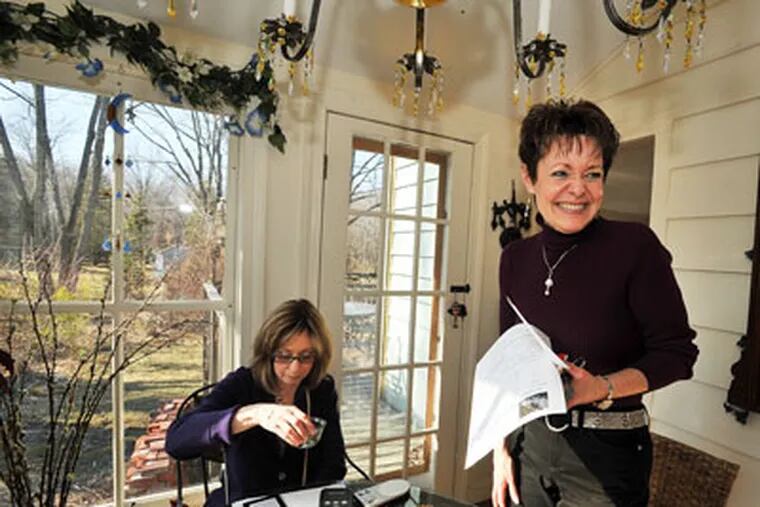 Sharon Sheiman (left), from My Gold Party, gets ready for the next customer as Joyce Raines of Furlong leaves happy after getting a check for $152.17 for her old gold. She was at a My Gold Party hosted by Candace Griesel of Plumsteadville (Sharon Gekoski-Kimmel / Staff Photographer)
