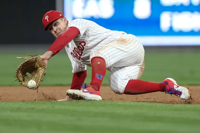 Phillies first baseman Rhys Hoskins gets a glove on a grounder in the sixth inning Tuesday night. Hoskins' error in the ninth proved costly in a 5-4 loss to the Pittsburgh Pirates.