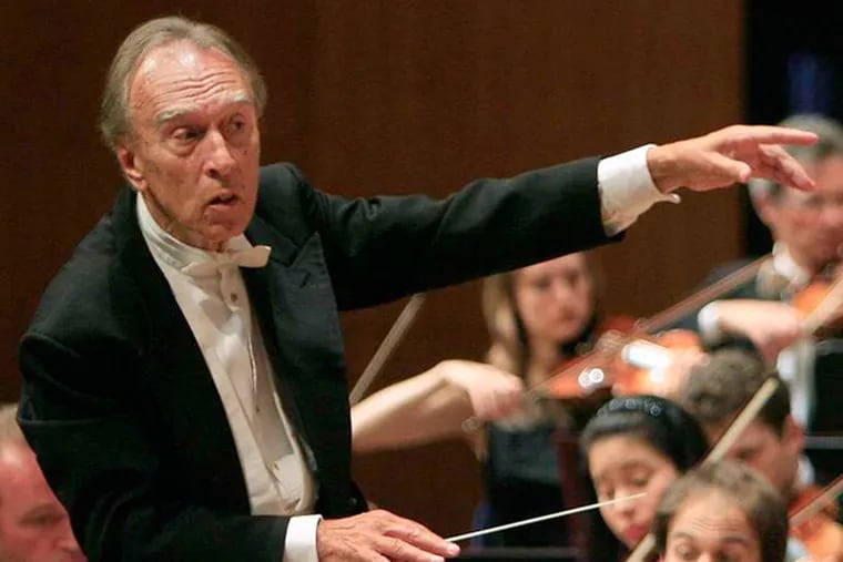 Claudio Abbado , here conducting his orchestra in Lucerne, Switzerland, died Monday in Bologna, Italy. EDDY RISCH / AP
