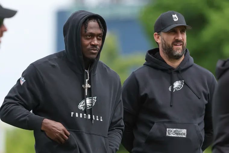 Eagles wide receiver A.J. Brown (left) with coach Nick Sirianni during rookie minicamp at the NovaCare Complex on May 3.
