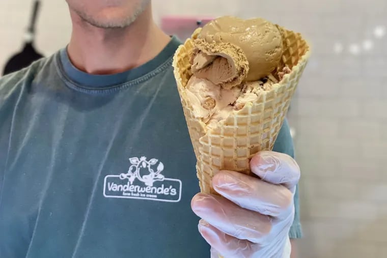 Will Vanderwende with scoops of coffee and peanut butter fudge crunch at his ice cream shop at 243 Market St., Philadelphia, on June 21, 2022.