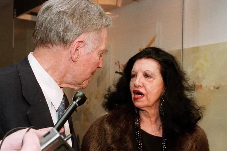 Charlston Heston is confronted by Judge Lisa Richette in the hallway of City Hall in 1999 after Heston referred to Richette as &#039;Let&#039;em loose Lisa.&#039;