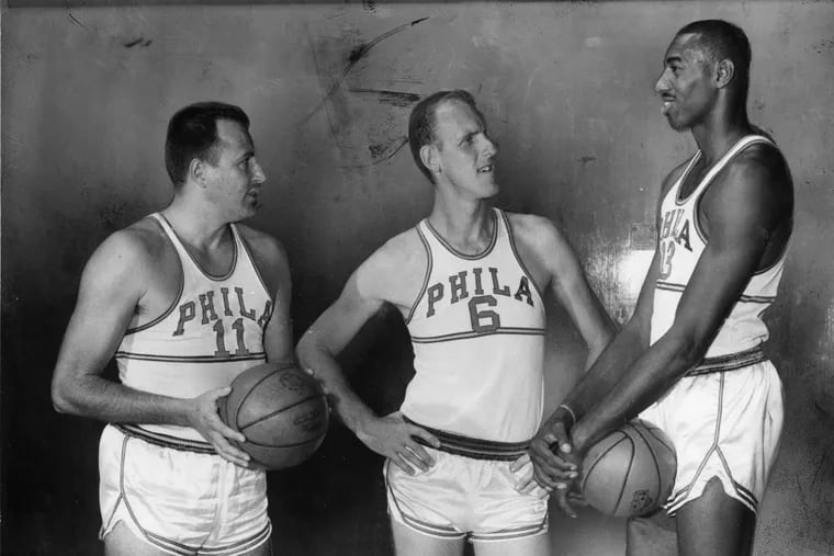 Warriors coach Neil Johnston (center), with his two big scorers, Paul Arzin (left) and Wilt Chamberlain, in January 1960.