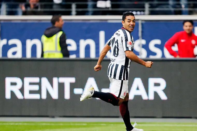 Marco Fabián flew from Frankfurt to Philadelphia on Thursday, as negotiations continued toward his potentially sighing with the Union.